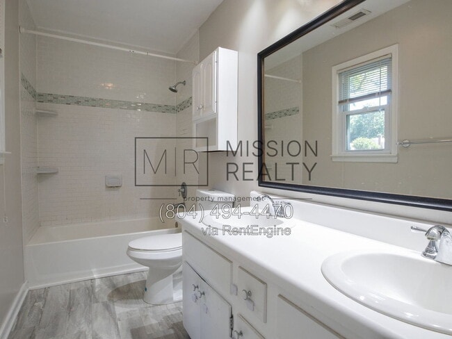Building Photo - 7750 Robinwood Dr