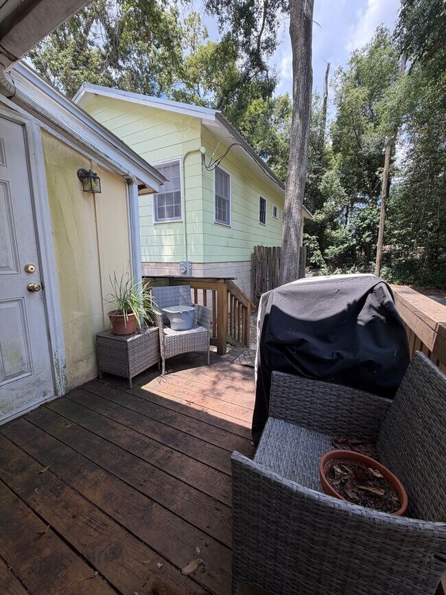 Building Photo - 3/1 Located in the Heart of Tallahassee Florida. Available NOW