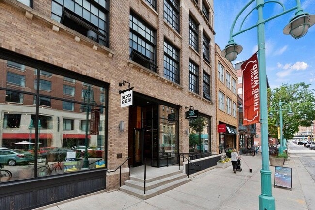 Building Photo - 541 E Erie St