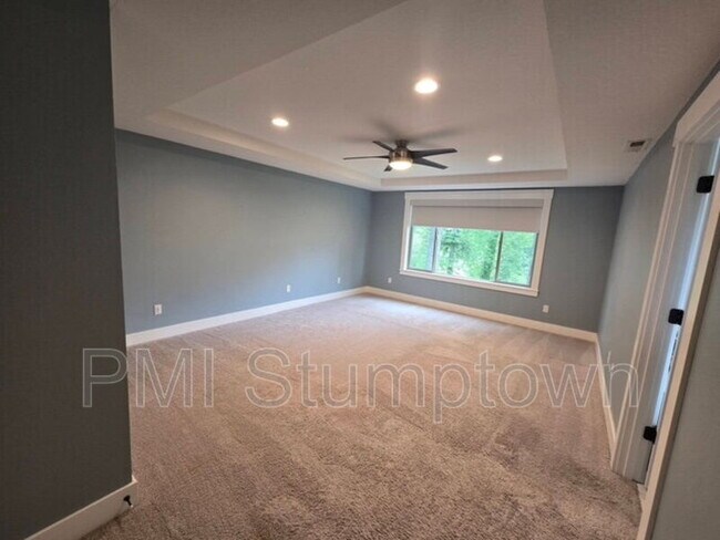 Building Photo - 9645 SE Jeanne Rd