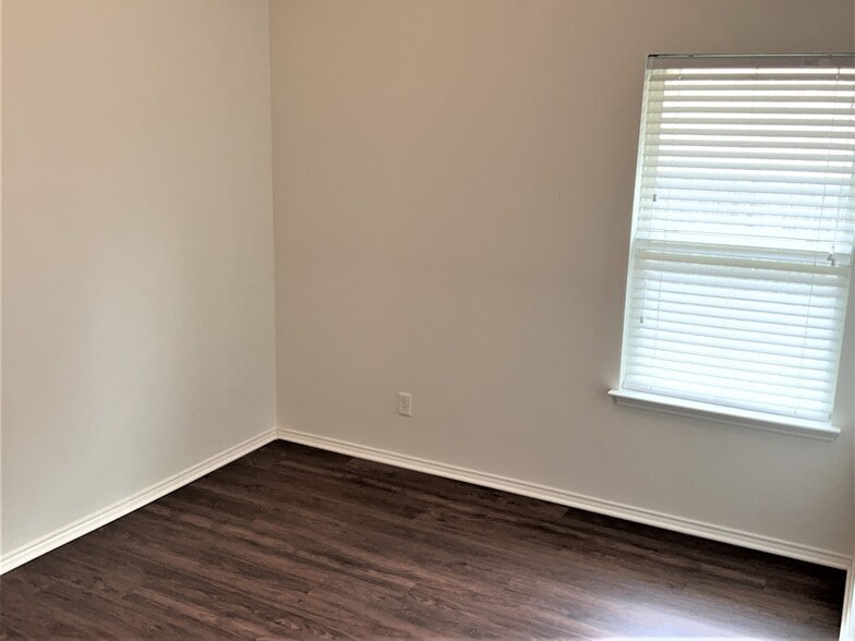 Building Photo - 1212 Gardenia Ln
