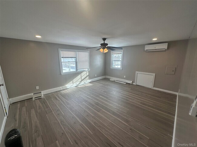 Building Photo - 15 Mida Ct