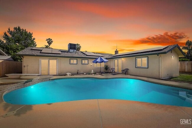 Building Photo - 1807 E Sonora Ave