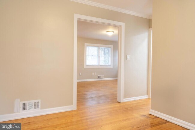 Building Photo - 3903 Fairview Dr