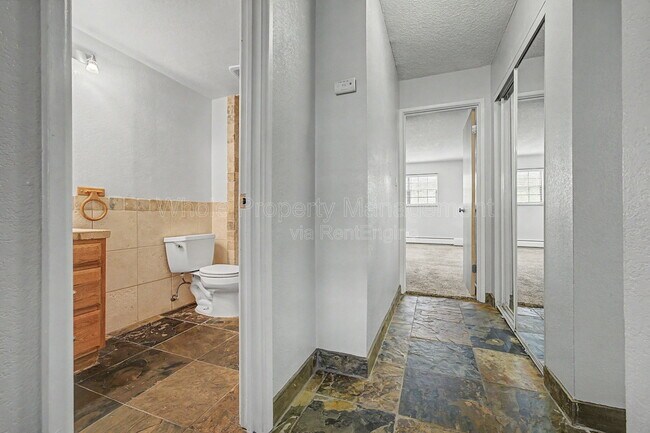 Building Photo - 1021 Carr St