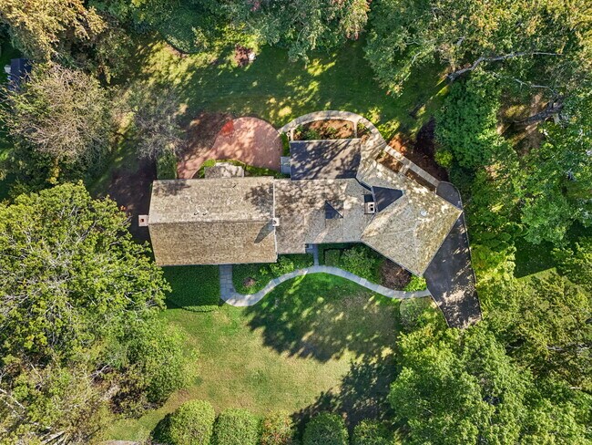 Building Photo - 18 Echo Ln