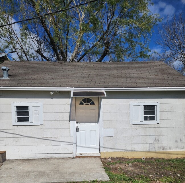 Building Photo - 211 Ave B