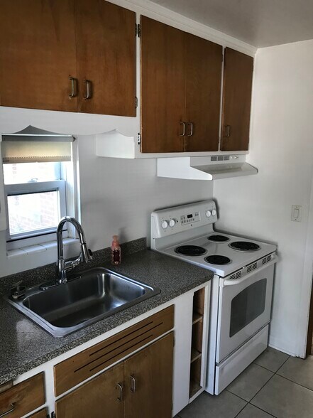 Updated appliances in kitchen - 7922 W Center St