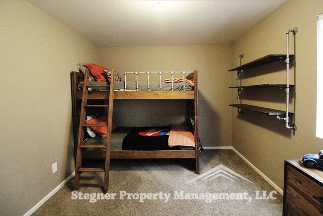 Building Photo - Beautiful Home in Johnstown