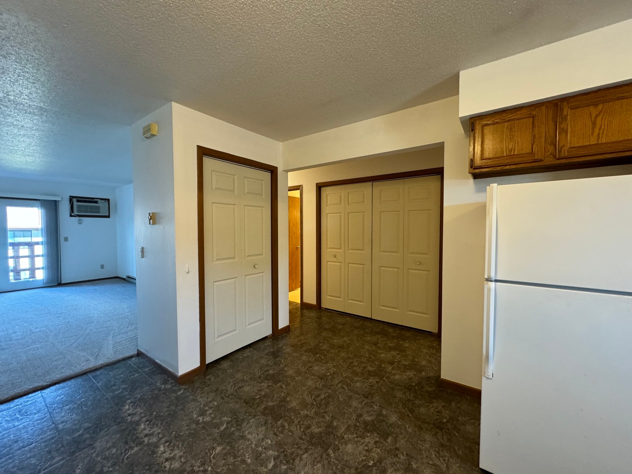 Building Photo - 2318 Meadow Ln