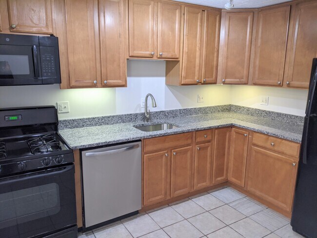 Primary Photo - 425 South Blvd