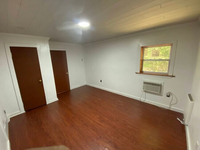 Building Photo - Chestnut Grove Village 17, 18, 19