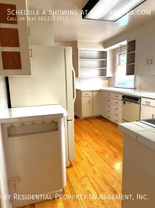 Building Photo - 1938 SW Edgewood Rd