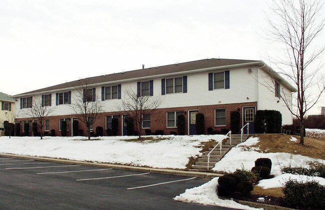 Building Photo - Sussex Court Apartments