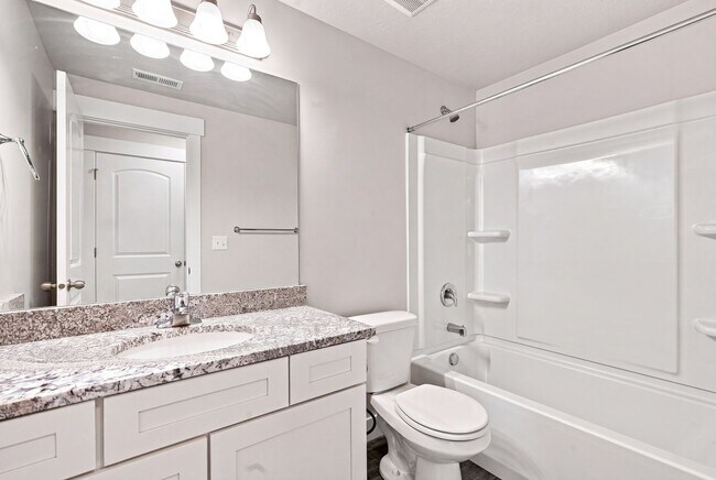Building Photo - Great 3 Bed 3.5 Bath Townhome in Bluffdale!!