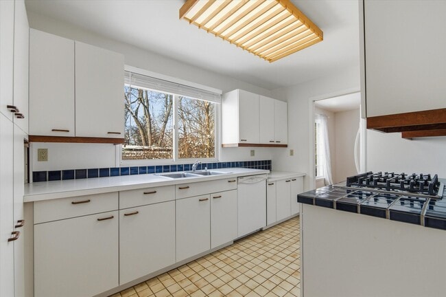 Building Photo - 1510 Barnard Rd