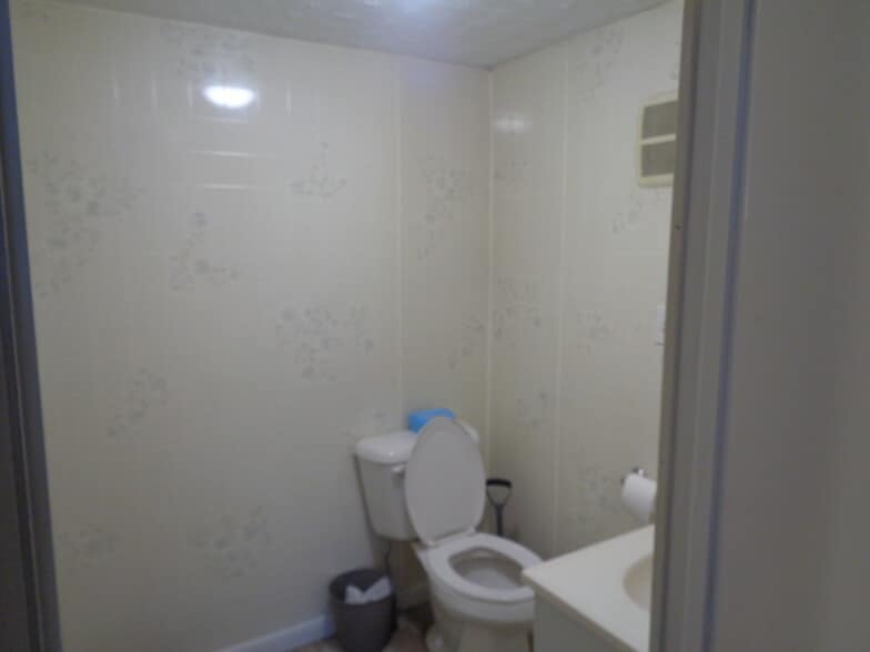 Half Bath 2nd Bedroom - 536 N Centre St