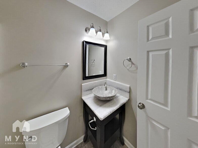 Building Photo - 495 Princeton Dr