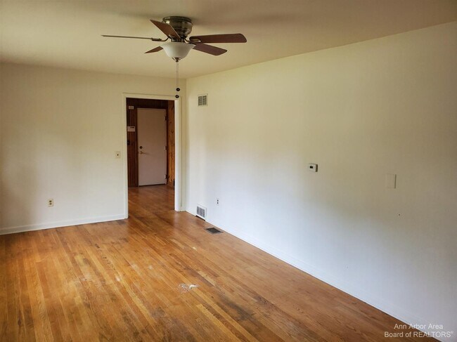 Building Photo - 2554 Crystal Dr