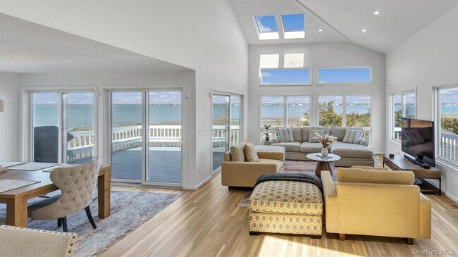 Building Photo - 552 Dune Rd