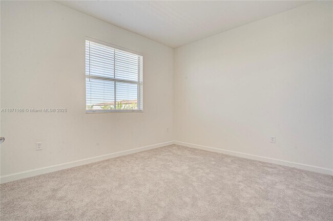 Building Photo - 2671 SE 24th Dr