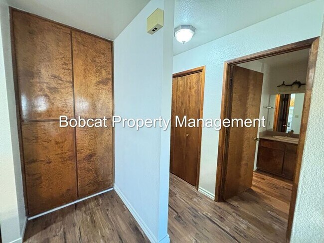 Building Photo - 1516 South Ct