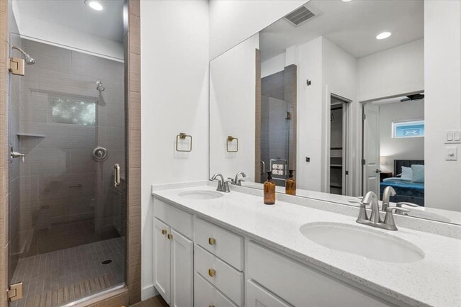 Building Photo - 3505 Villa Ct