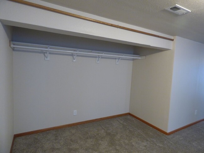 Building Photo - 3 Bedroom home in Loveland