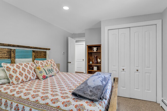 Building Photo - 32 Twin Bridge Rd