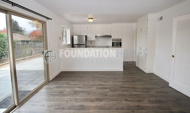 Building Photo - 115 Grande Vista