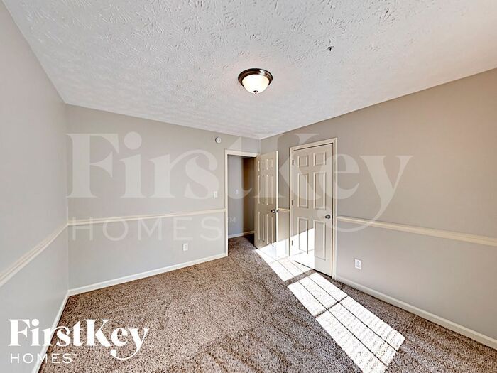 Building Photo - 452 Maplewood Ln