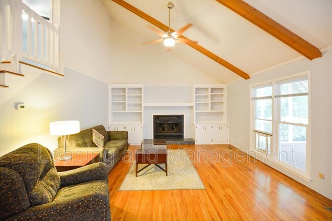Building Photo - 2156 Forest Lakes Blvd