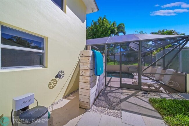 Building Photo - 4255 NE Sunset Dr