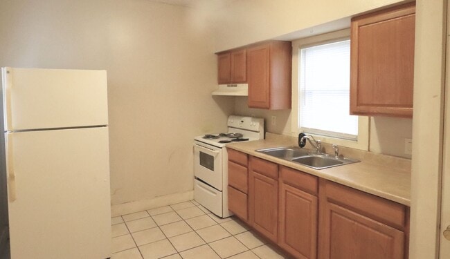 Building Photo - Charming Downtown-Adjacent Rental Home