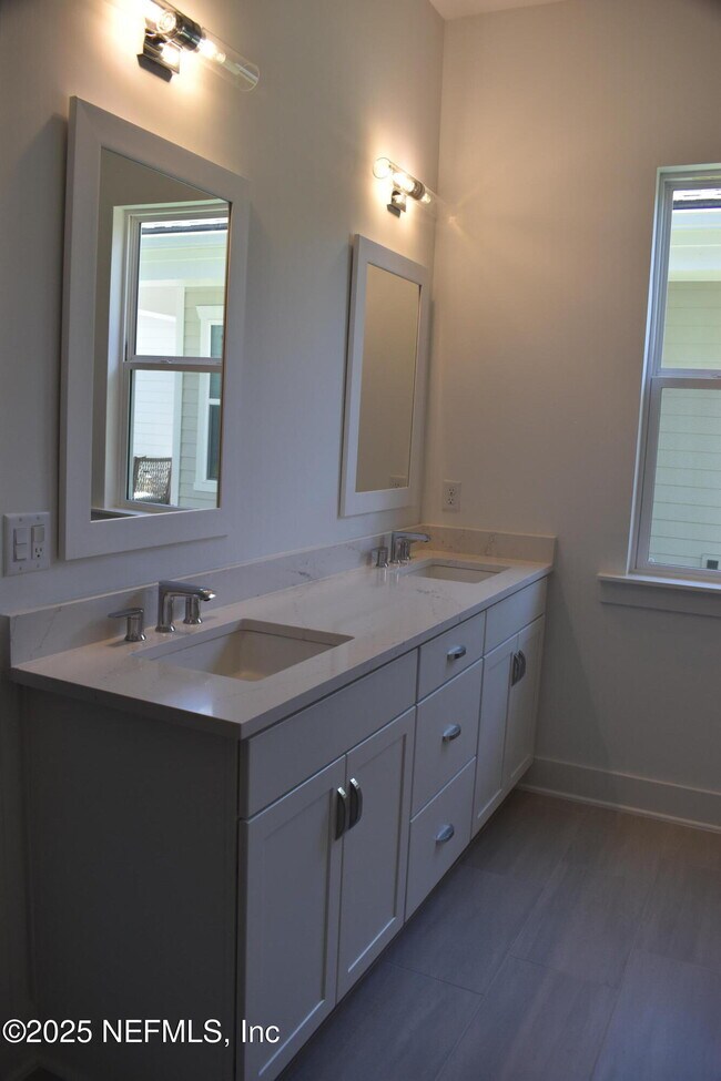 Building Photo - 33 Oakmoss Dr