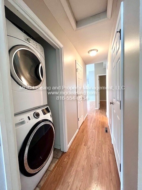 Building Photo - 8426 N Ava Ave