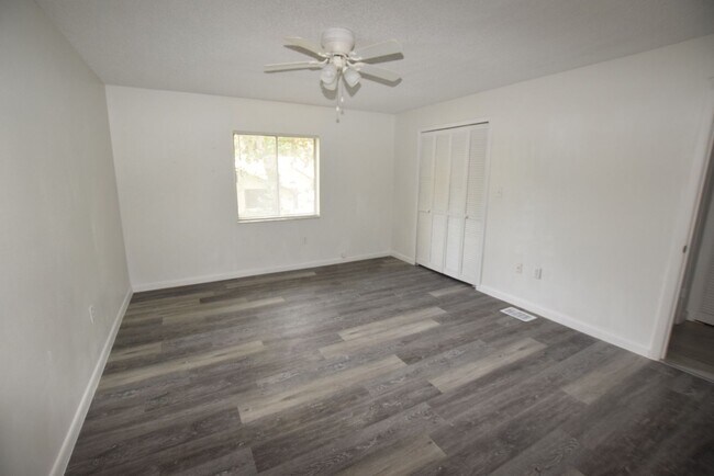 Building Photo - 908 Sumter St