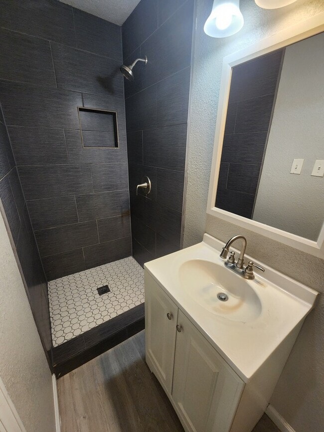 Building Photo - 205 Waverly Dr