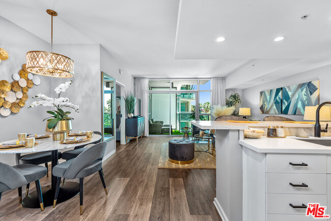 Primary Photo - 13700 Marina Pointe Dr