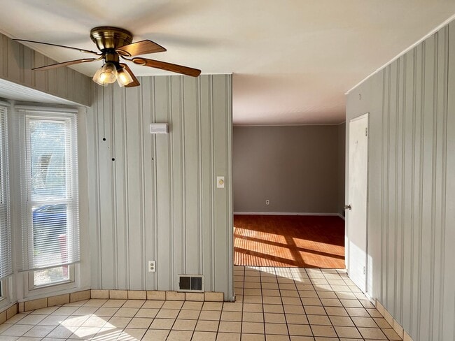 Building Photo - 3BR 1BA in Shady Lane - Covered Rear Porch and Covered Parking