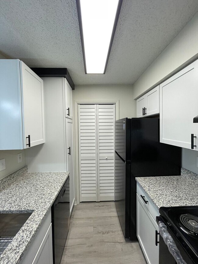 Building Photo - Fully Renovated 1-Bedroom, 1-Bath Condo in Gated Community – Available Now!