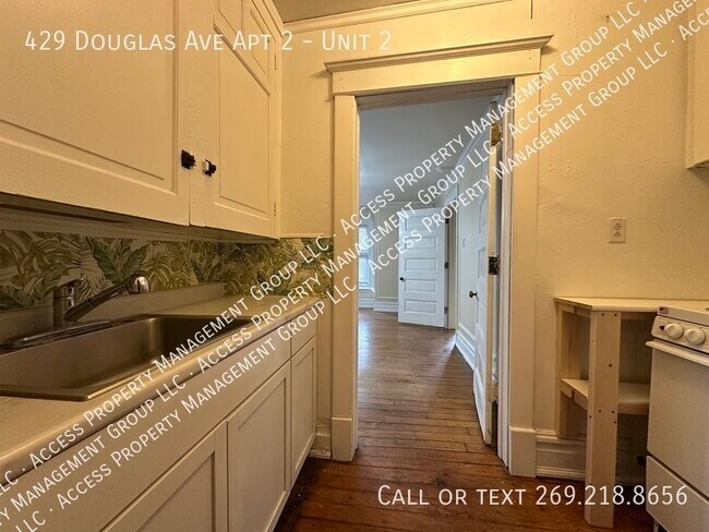 Building Photo - 429 Douglas Ave