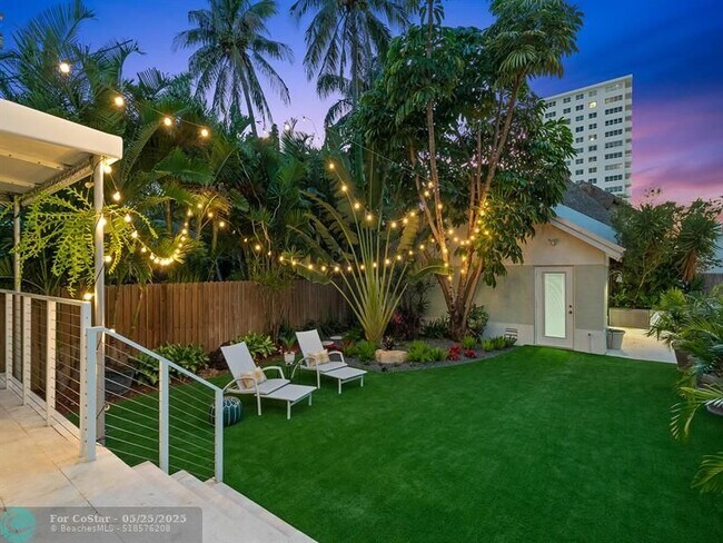 Building Photo - 325 Poinciana Dr