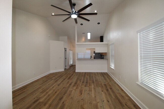 Building Photo - New 3 Bedroom Rental Available Before the New Year!