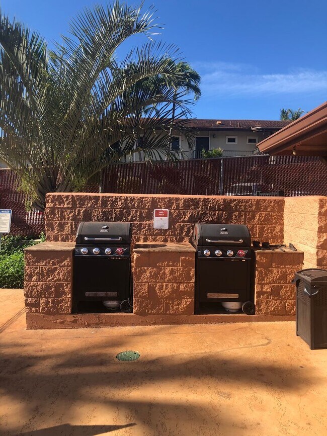Building Photo - Lahaina Condo W/ Pool