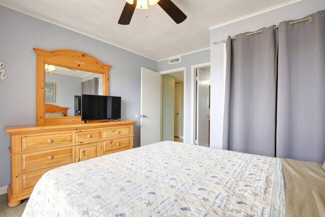 Building Photo - 608 Carolina Beach Ave S