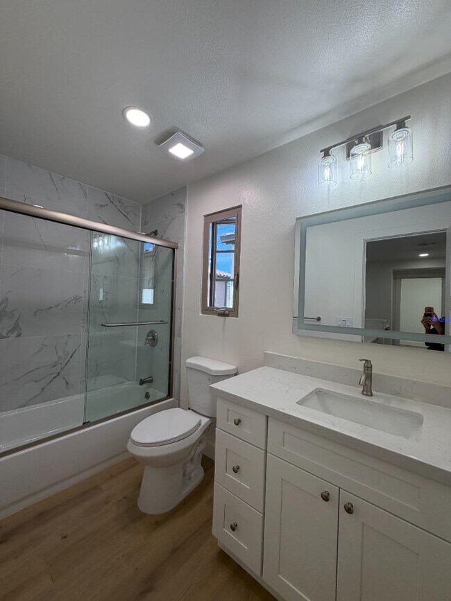 Building Photo - 1321 Dahlia Loop