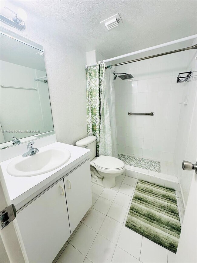 Building Photo - 9350 Fontainebleau Blvd