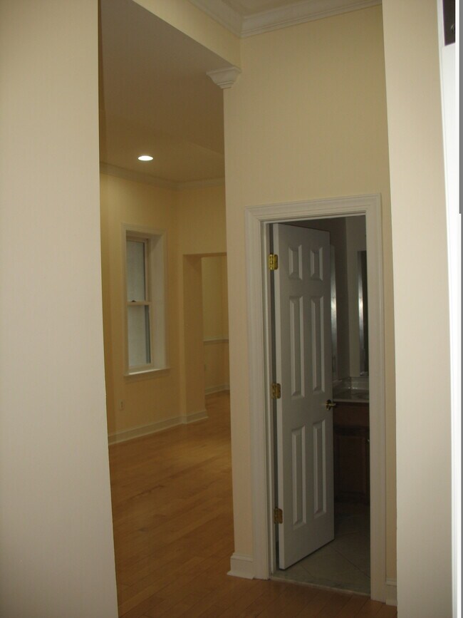 Building Photo - 2120 Mt Royal Terrace