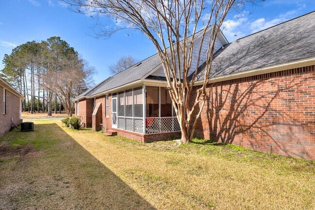 Building Photo - 3200 Mayflower Ln